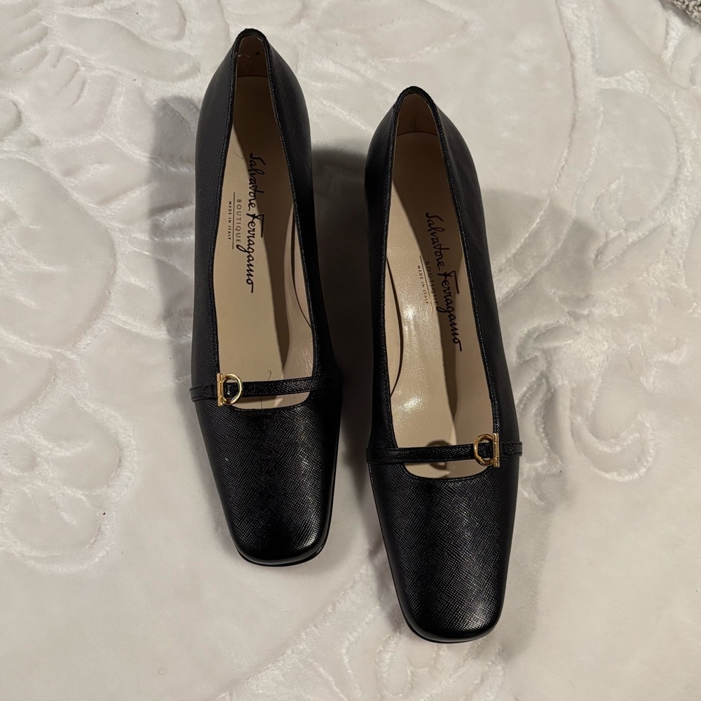❤️SOLD❤️Salvatore Ferragamo Black Leather Loafers